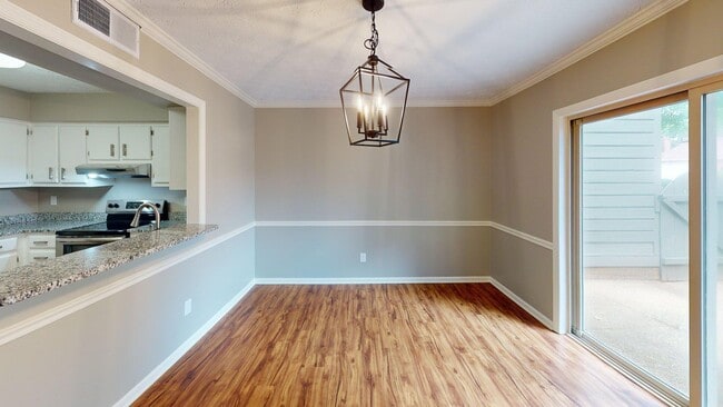 Building Photo - 2140 Fort Harrods Dr