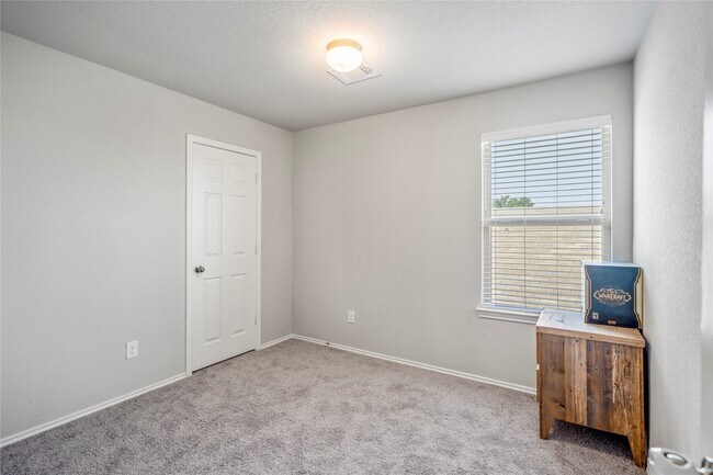 Building Photo - 210 Bellewood Mnr Dr