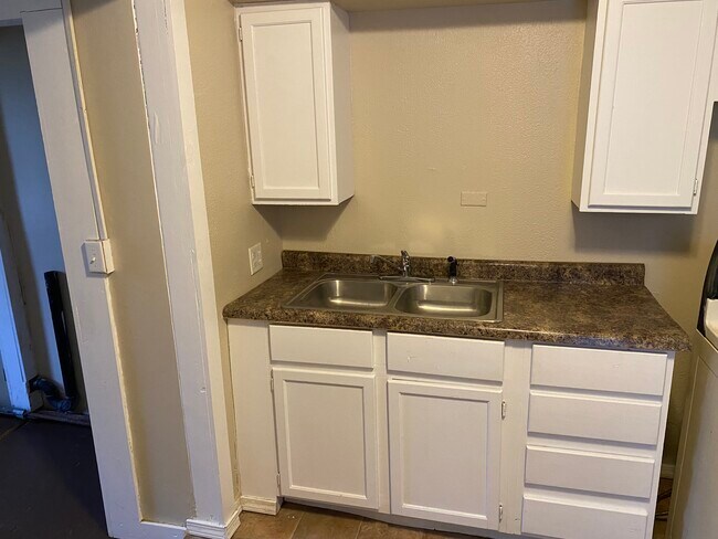 Building Photo - 1617 N Adams St