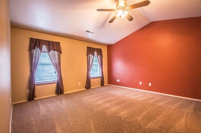 Building Photo - 206 S Riverside Harbor Dr