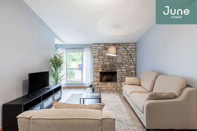 Building Photo - Queen room in 3-bed/1.5-bath Home