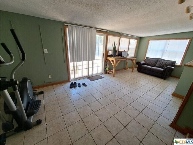 Building Photo - 2308 Lily Dr