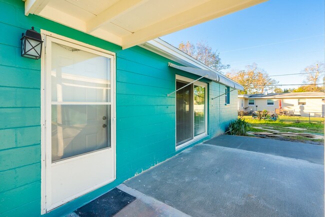 Building Photo - Cozy Home in South Daytona