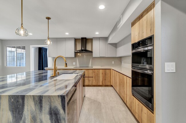 Building Photo - Stunning Remodeled 4-Bedroom Home in Exclu...