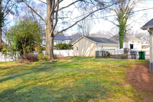 Building Photo - 1310 Ferncliff Rd