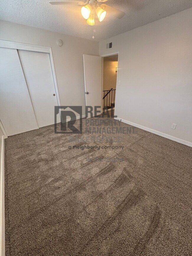 Building Photo - 2427 Olive St