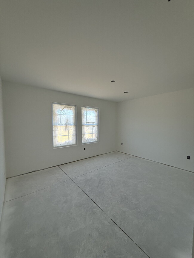 Building Photo - Patio Home in Hollister (4 Bedrooms withou...