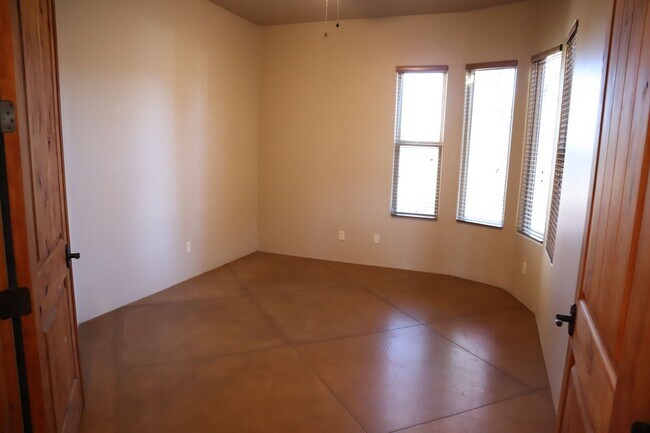 Building Photo - Your own resort! Elegant, Exclusive & Exquisite.