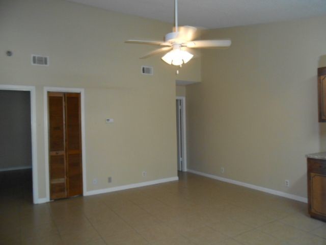Building Photo - 200 West Street Briarwood Apts - Unit C