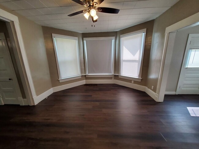 Building Photo - Remodeled 2 Bd with huge kitchen, dining room and living room
