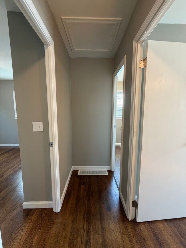 Building Photo - Newly Remodeled 4-bedroom, 1.5-Bath Single-Family Home in Danville, IL.