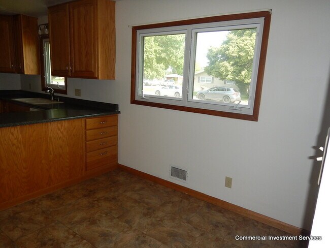 Building Photo - 2214 Anna Ave