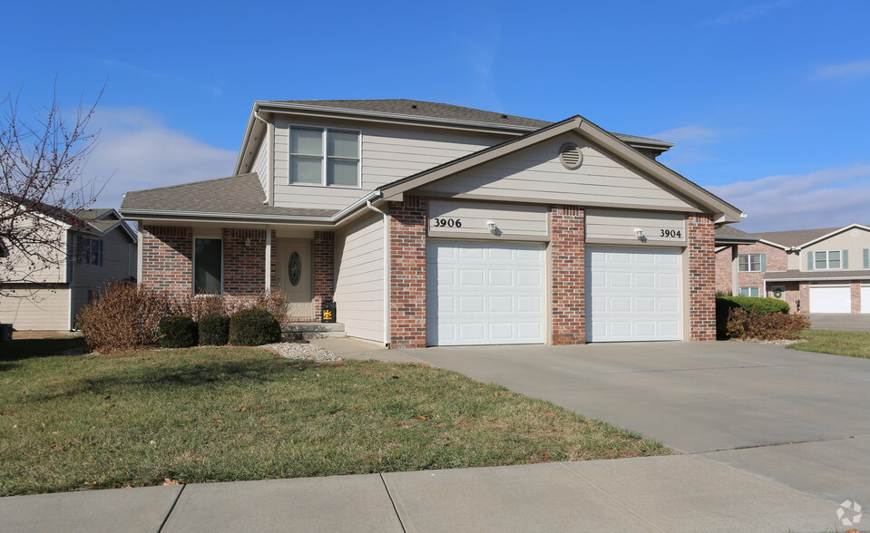 Building Photo - Forrest Creek Townhomes