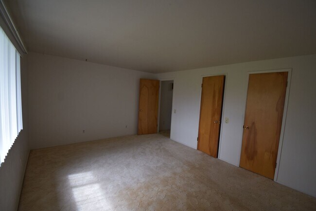 Building Photo - 34885 Lake Creek Dr
