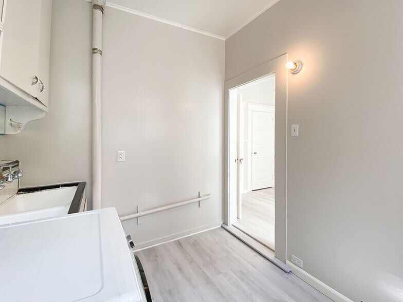 Building Photo - 527 Union St