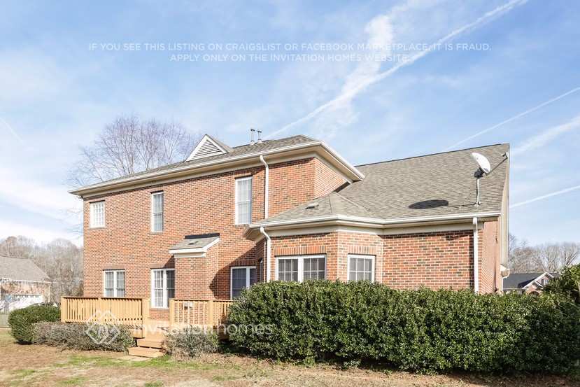 Building Photo - 1704 Crestgate Dr