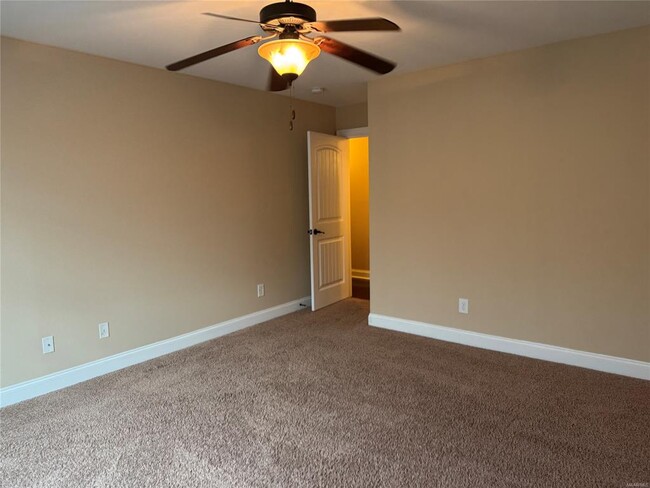 Building Photo - 436 Sydney Dr N