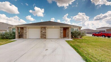 Building Photo - 2 WEEKS FREE RENT IN A GORGEOUS DUPLEX IN COPPERAS COVE!