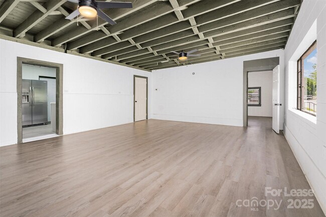 Building Photo - 412 Flat Dr
