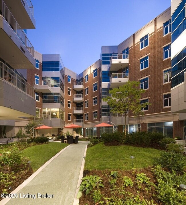 Building Photo - 324 E Main St