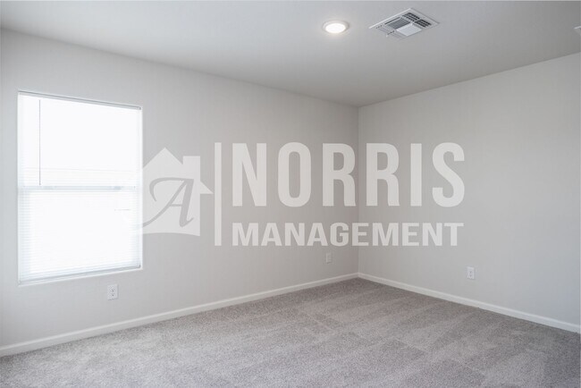 Building Photo - MOVE-IN SPECIAL: Large Home in Coolidge