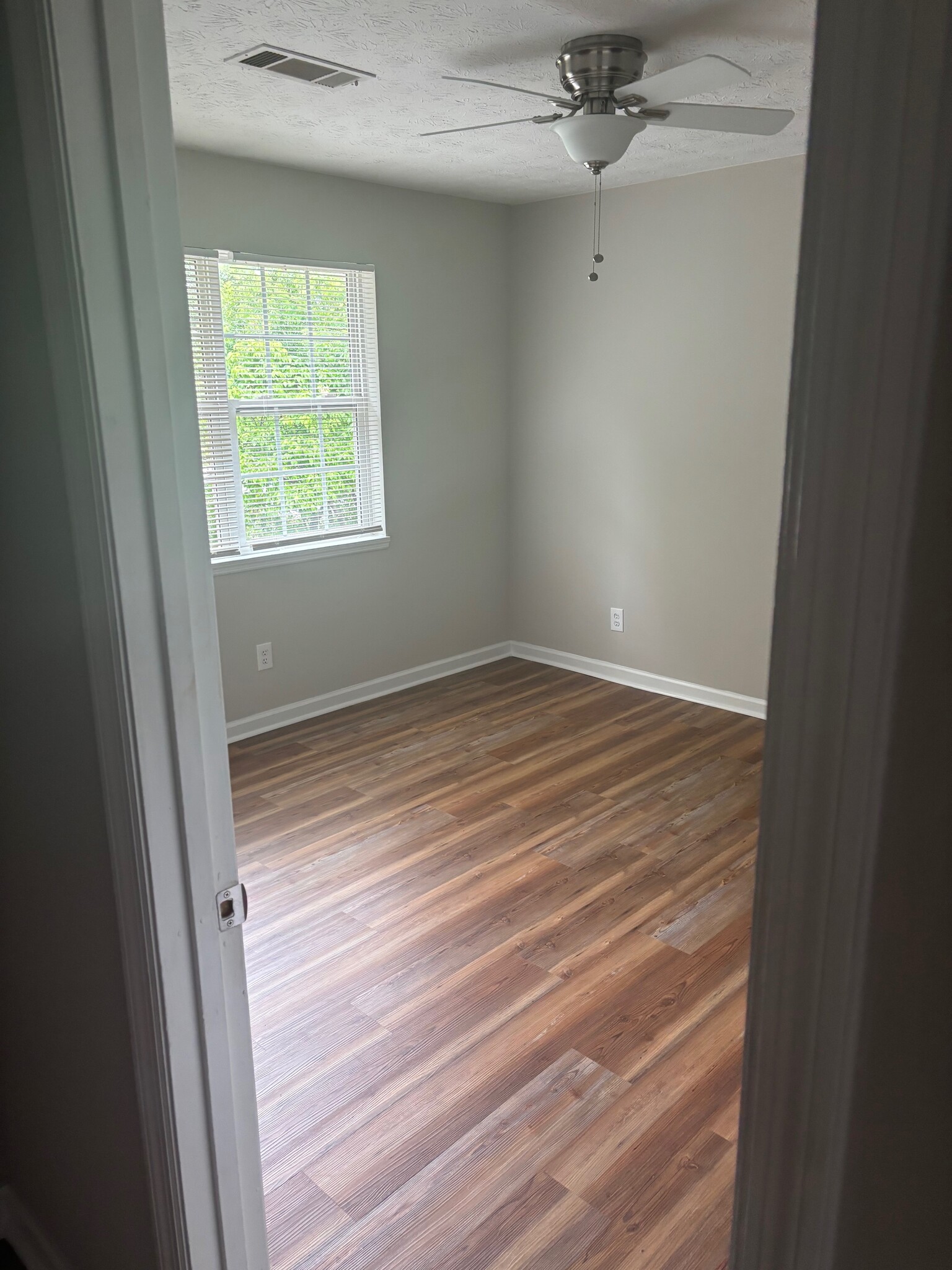 Building Photo - 231B Maple St