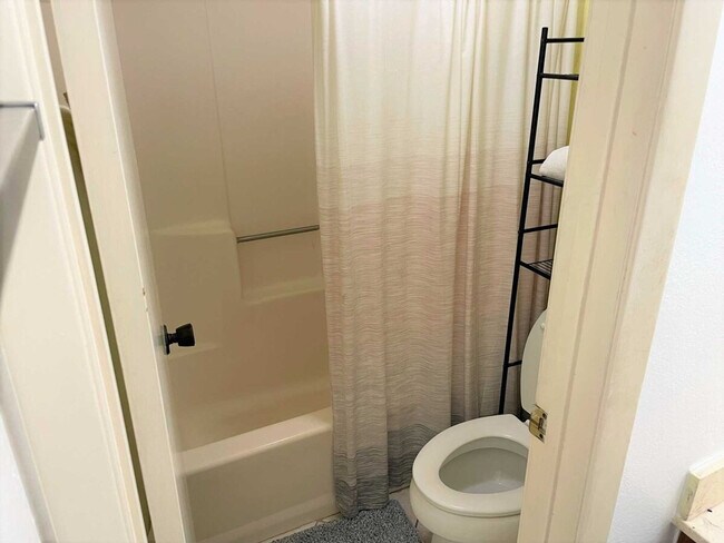 Building Photo - 121 E Venus Ln