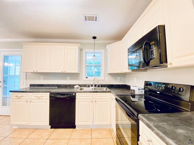 Building Photo - 202 Chimney Rock Rd