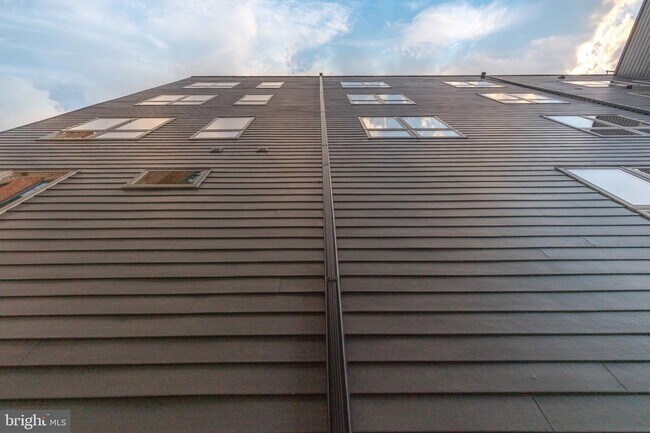 Building Photo - 1421-23-1423 E Columbia Ave
