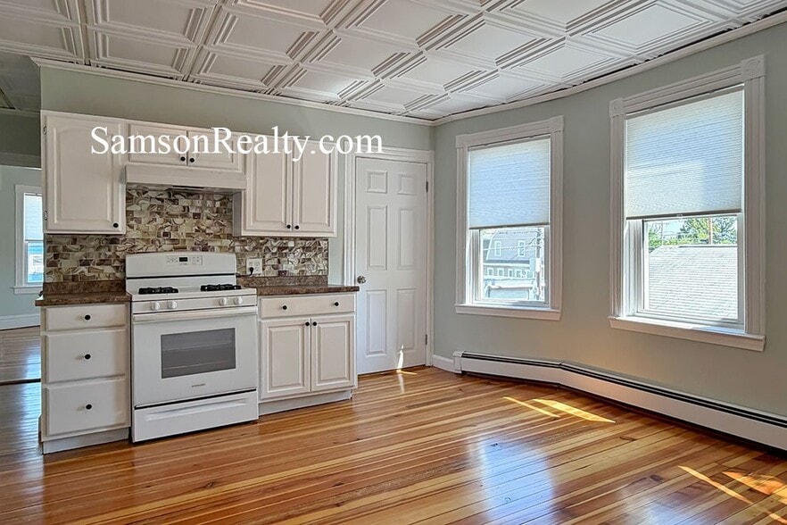 Building Photo - 792 Mineral Spring Ave