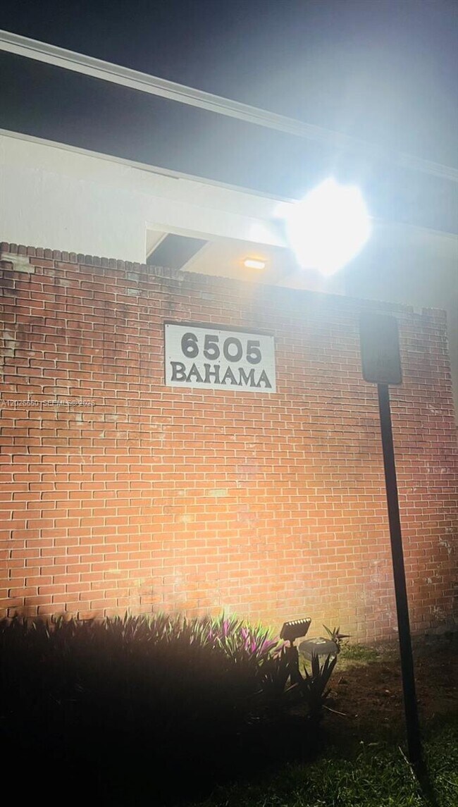 Building Photo - 6505 Winfield Blvd