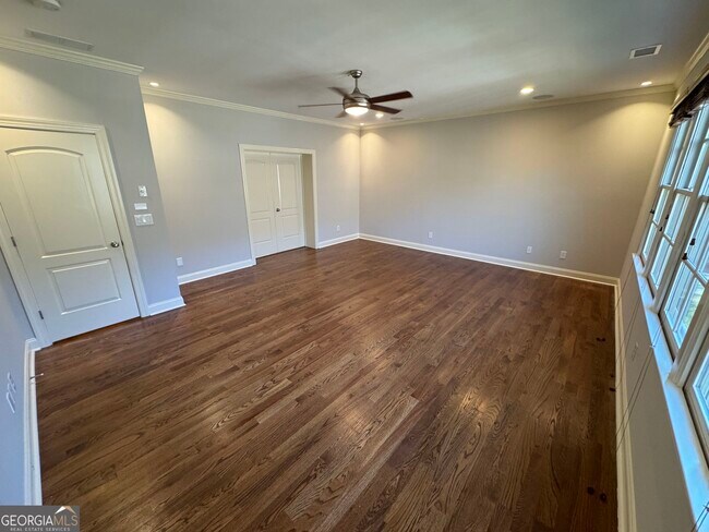 Building Photo - 1092 McLynn Ave NE