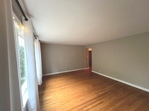 Building Photo - 556 Barton Ave