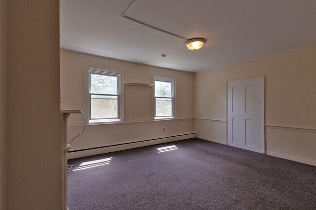 Building Photo - 5635-5639 NY-82