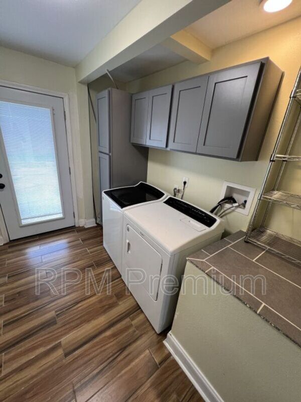 Building Photo - 1944 W Marsden Pl