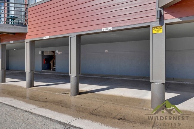 Building Photo - Sunshine and Views-Furnished 2 Bedrooms/2 Bathrooms Buffalo Ridge Condo