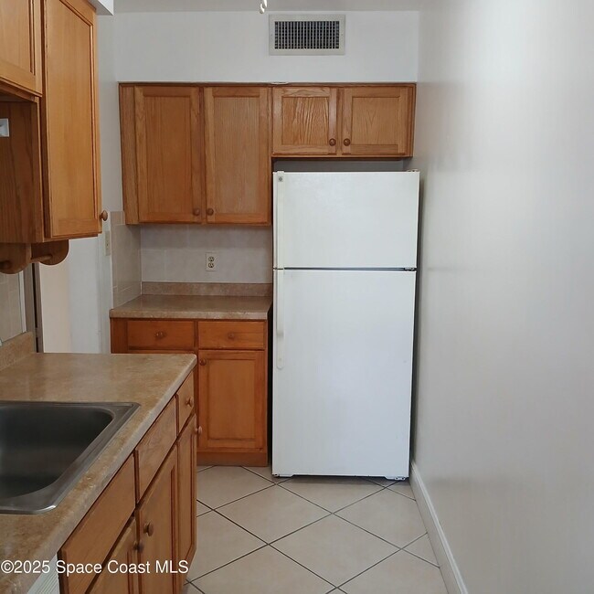 Building Photo - 250 N Banana River Dr