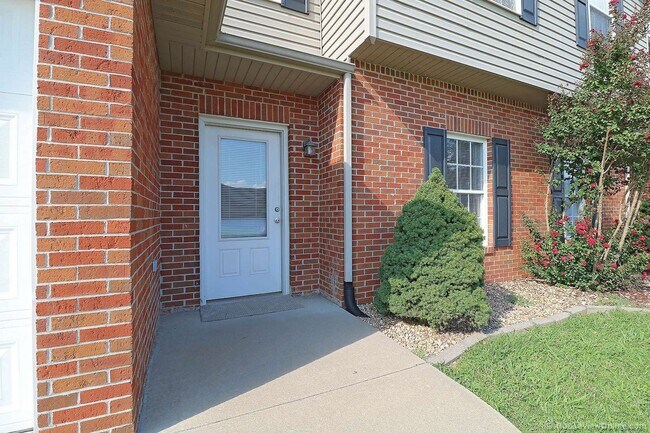 Building Photo - Larkspur Ct 2804/2806