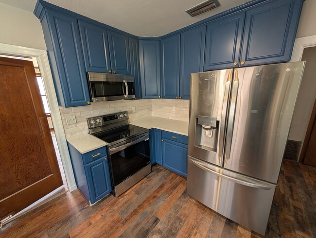 Building Photo - Charming 3-Bedroom recently remodeled home...