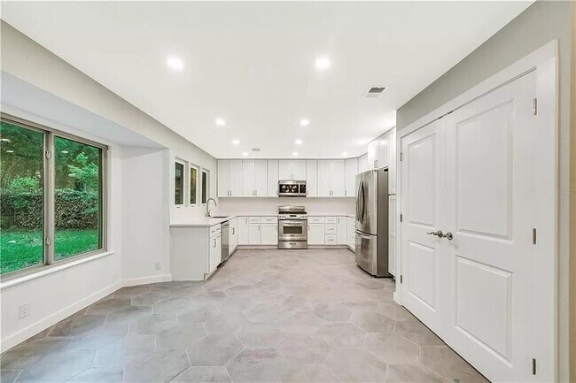 Building Photo - 8506 Millway Dr