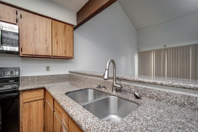 Building Photo - 7131 Brendam Ln