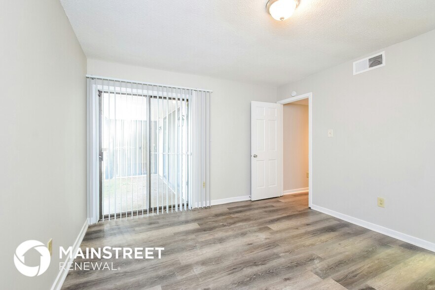 Building Photo - 5825 Lynnfield Cove