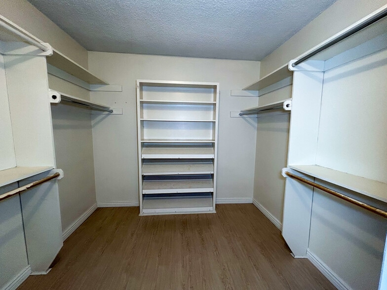 Primary Walk-In Closet - 24507 Hatteras St