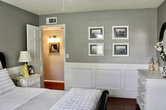 Building Photo - 2041 E Gary Cir