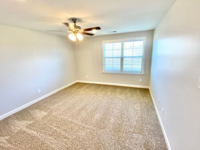 Building Photo - Now Leasing a 4-bedroom 2.5 bath home in Somerville, TN