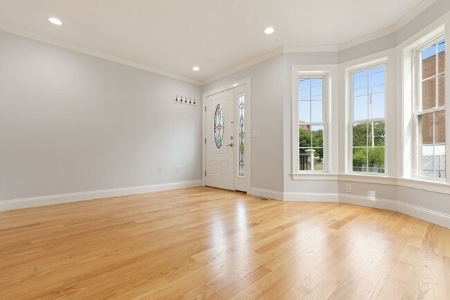 Building Photo - 58 Holton St