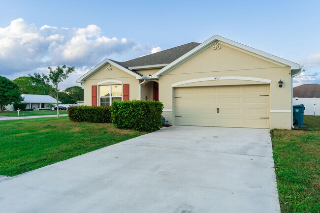 Building Photo - 1401 SE Portillo Rd