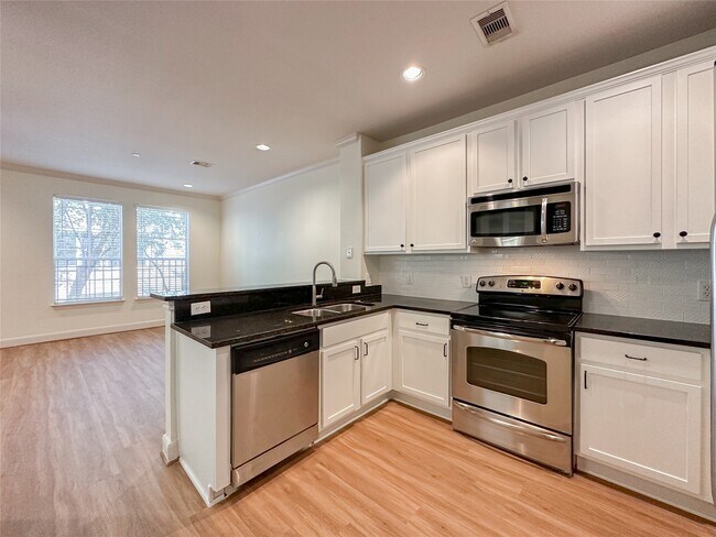 Building Photo - 3001 Murworth Dr