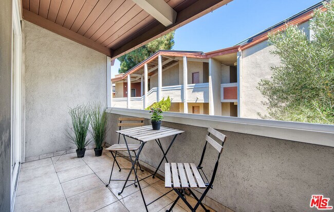 Building Photo - 6505 Green Valley Cir