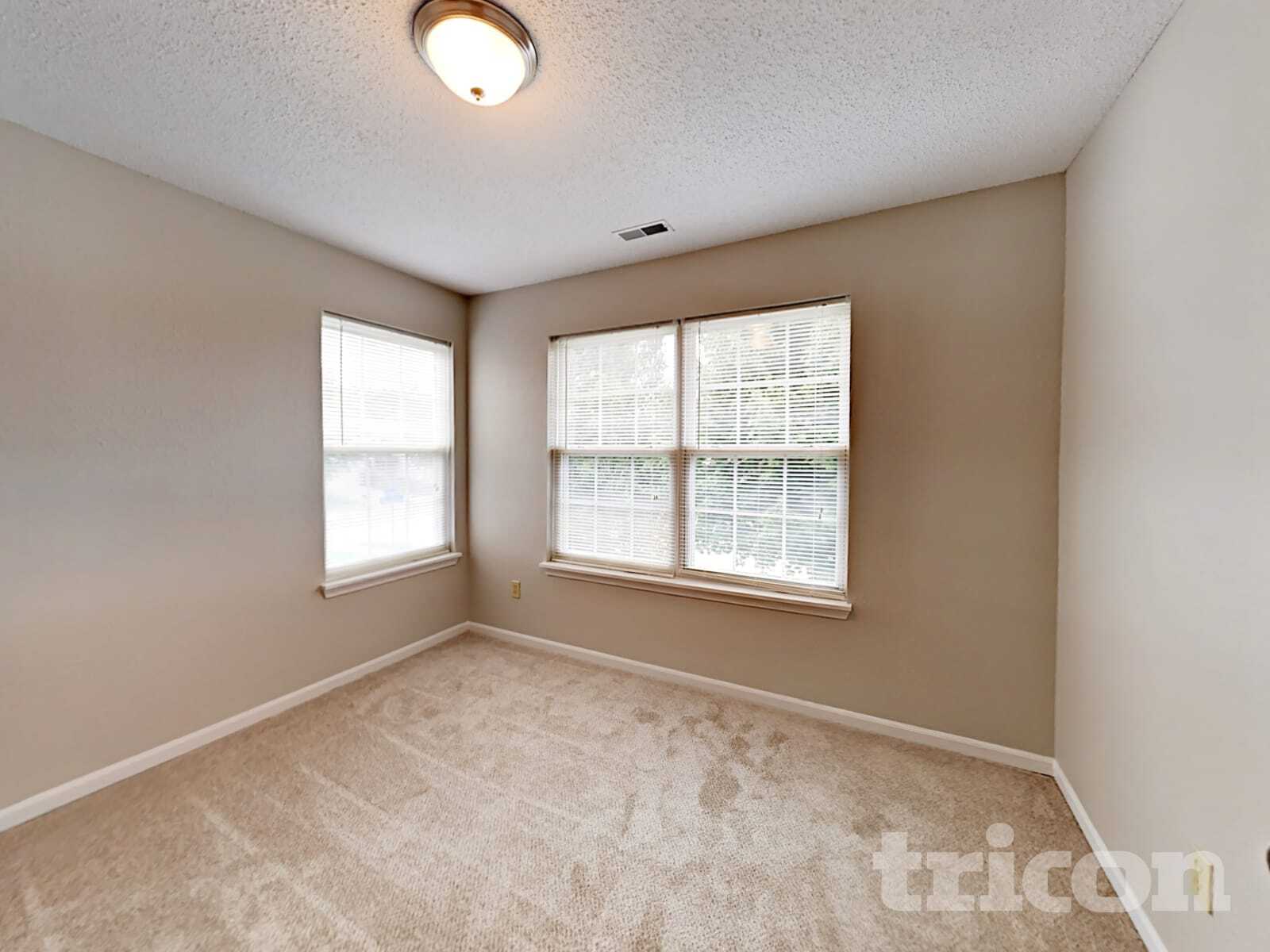 Building Photo - 10245 Cadogan Dr